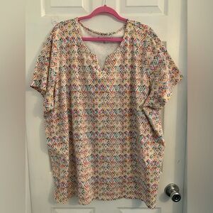 Roaman's Women’s plus size Multicolor Short Sleeve V-Neck Top. Size 3X $8